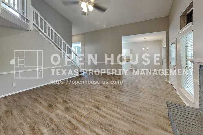 1616 Barclay Dr - Photo 4 of 23
