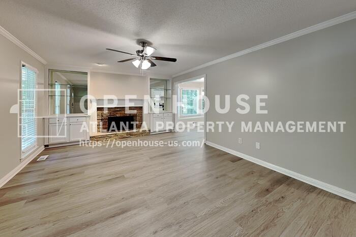 328 Abbington Ln - Photo 4 of 20