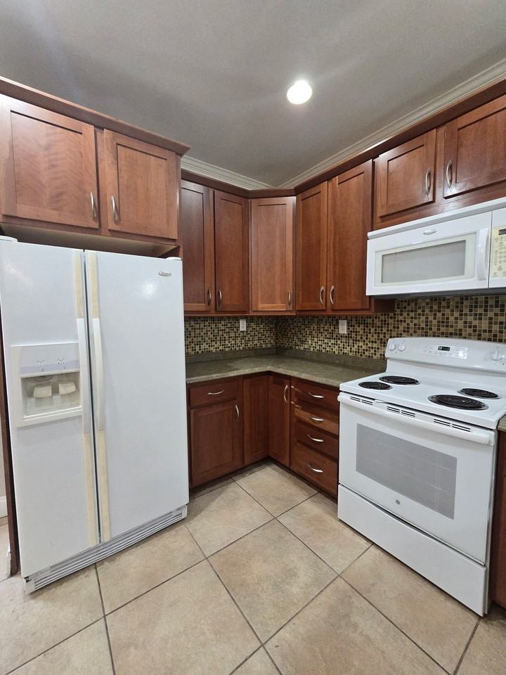 200 South 11th Street - Photo 4 of 15