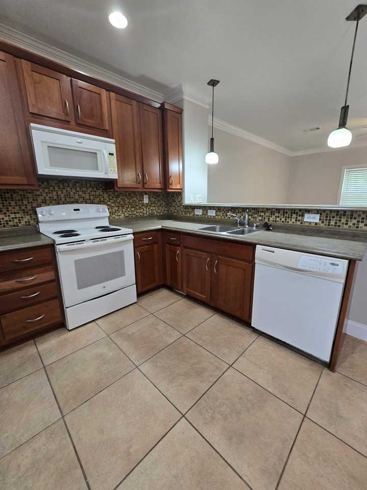 200 South 11th Street - Photo 5 of 15