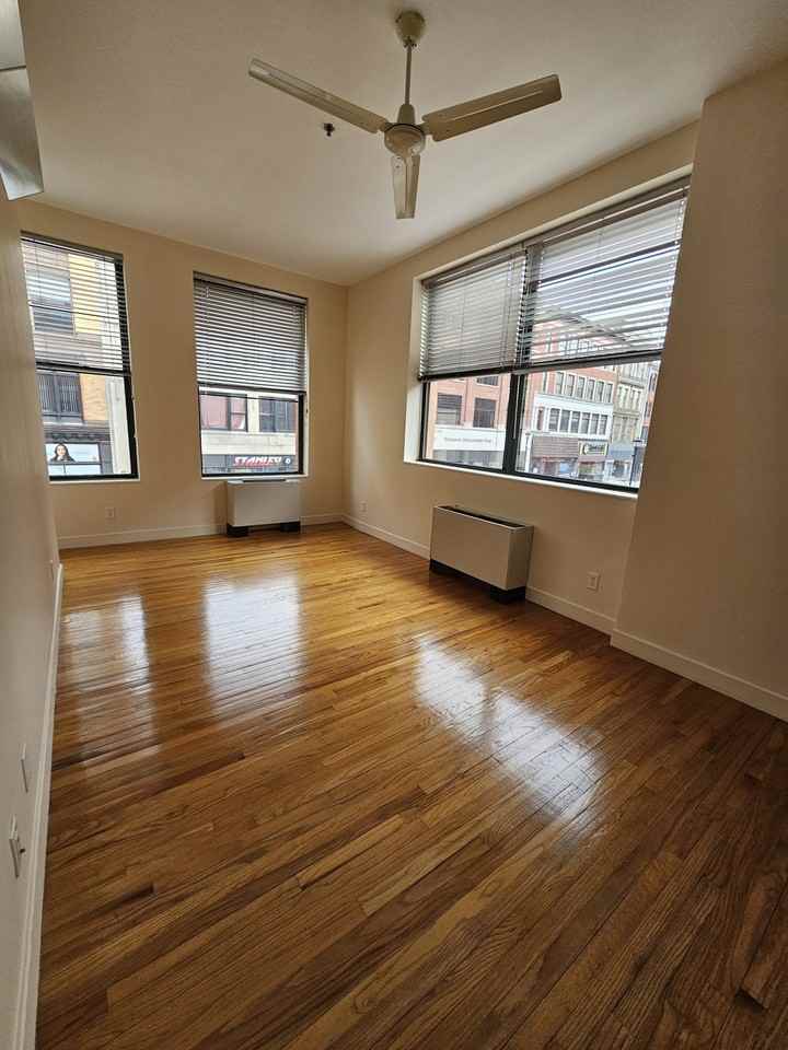 68-70 Bank St - Photo 5 of 6