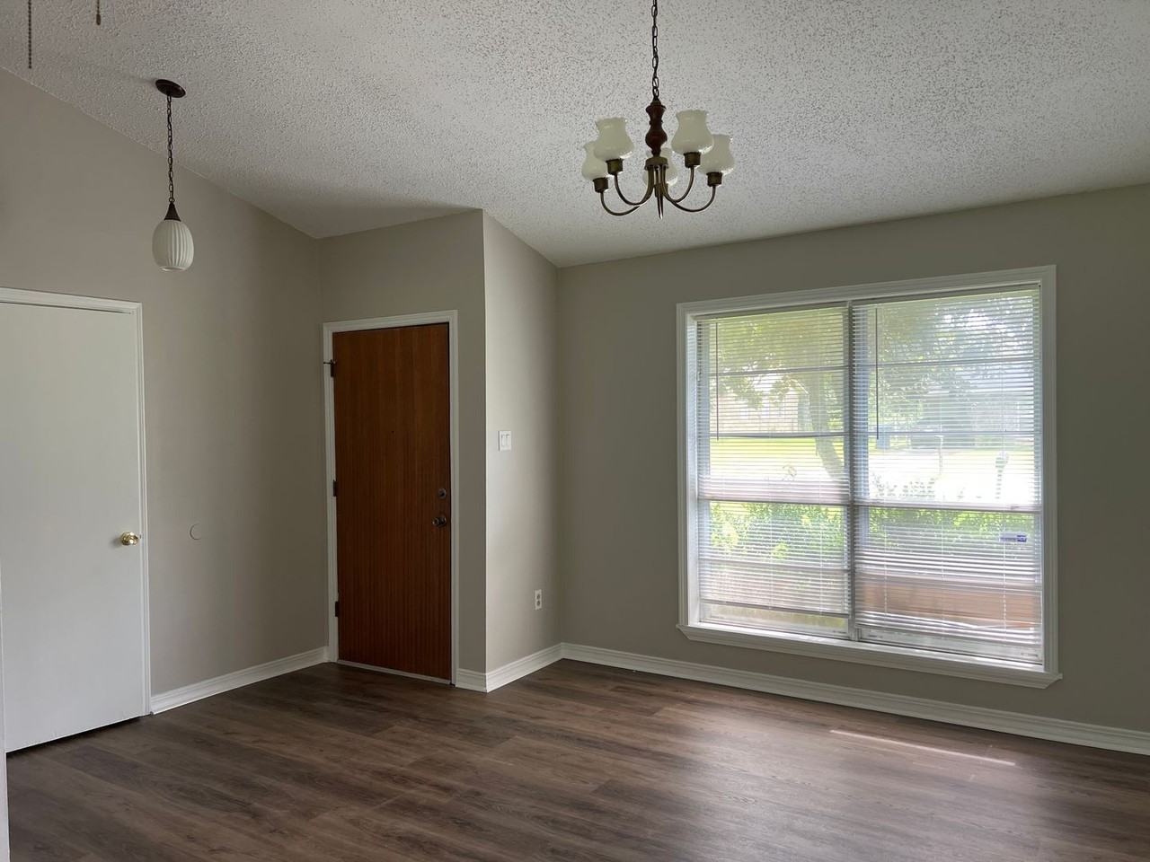 1416 Camelia Dr - Photo 2 of 6