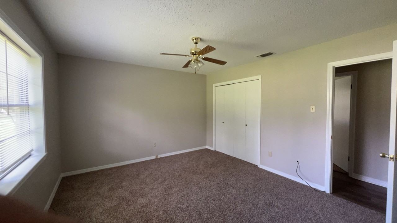 1416 Camelia Dr - Photo 3 of 6