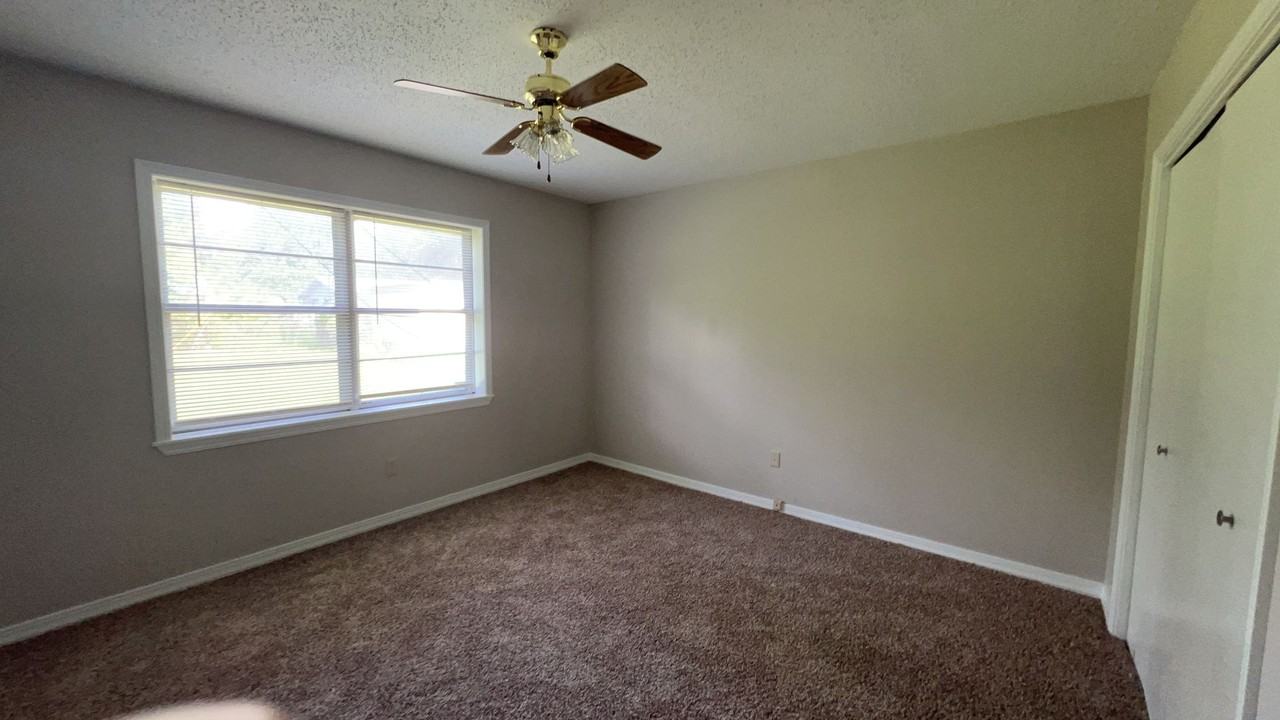 1416 Camelia Dr - Photo 5 of 6