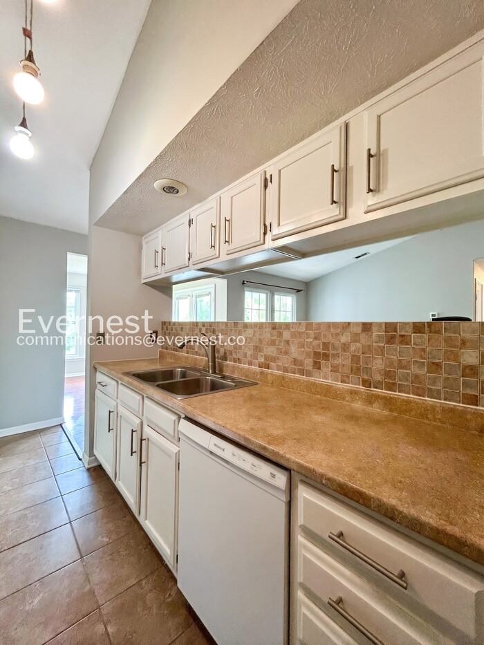 9351 Kempton Manor Ct #1910 - Photo 5 of 22