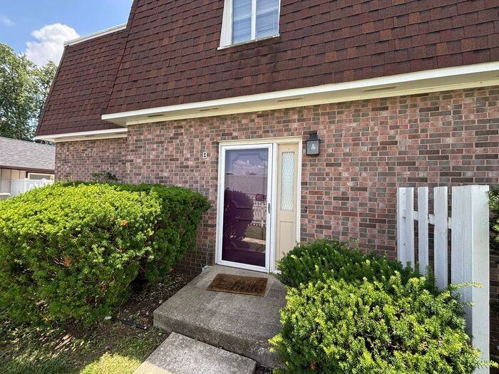 2901 Poplar St #B - Photo 2 of 16