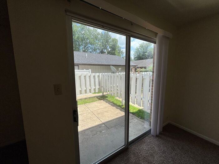 2901 Poplar St #B - Photo 4 of 16