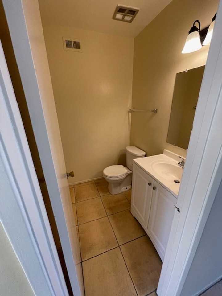 530 S I St #2 - Photo 4 of 16