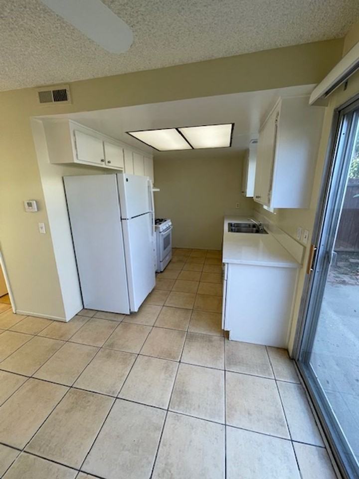 530 S I St #2 - Photo 6 of 16