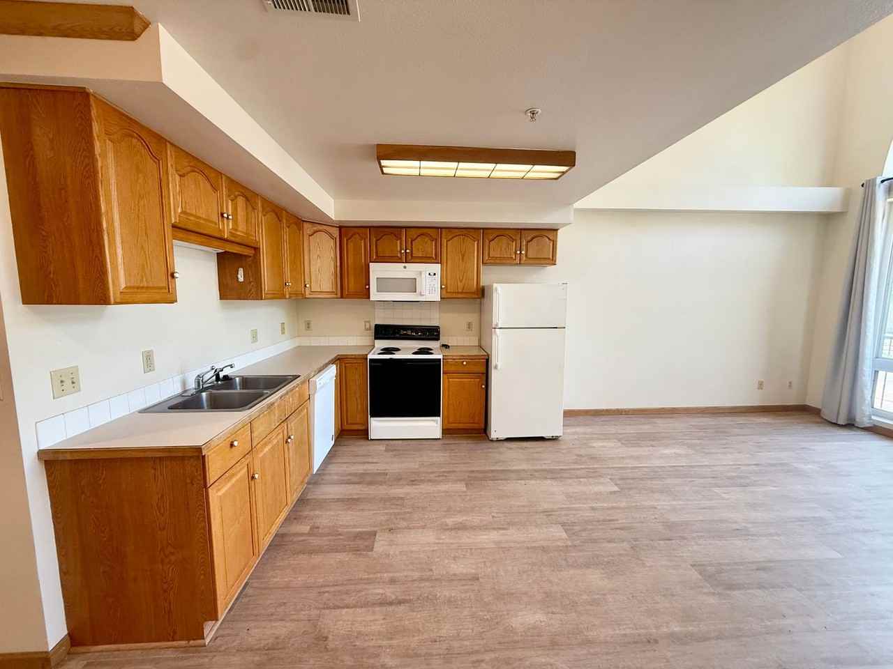 816 South College Avenue - Photo 6 of 40