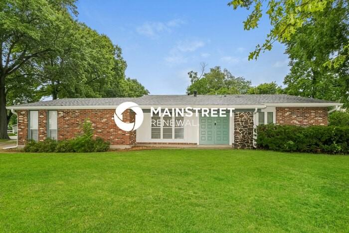 900 Broadhurst Dr