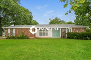 featured image of 900 Broadhurst Dr