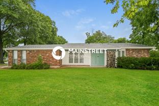 900 Broadhurst Dr - Photo 1 of 1