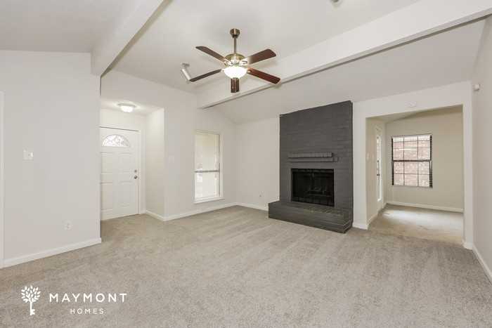 105 Caprock Dr - Photo 4 of 12