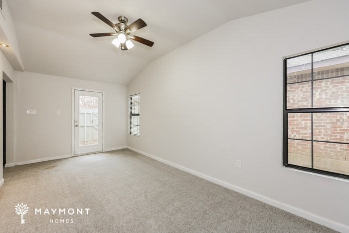 105 Caprock Dr - Photo 7 of 12