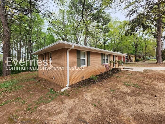 515 Landers St - Photo 3 of 20