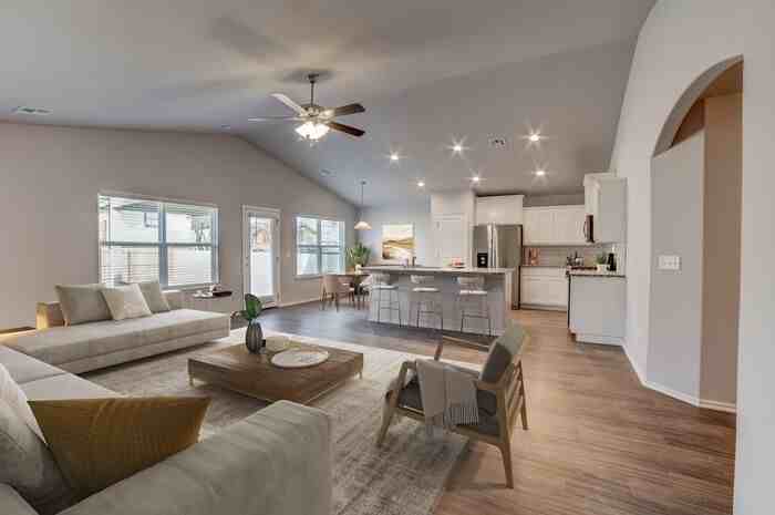 1152 N Main St - Photo 2 of 12