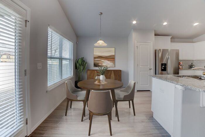 1152 N Main St - Photo 4 of 12