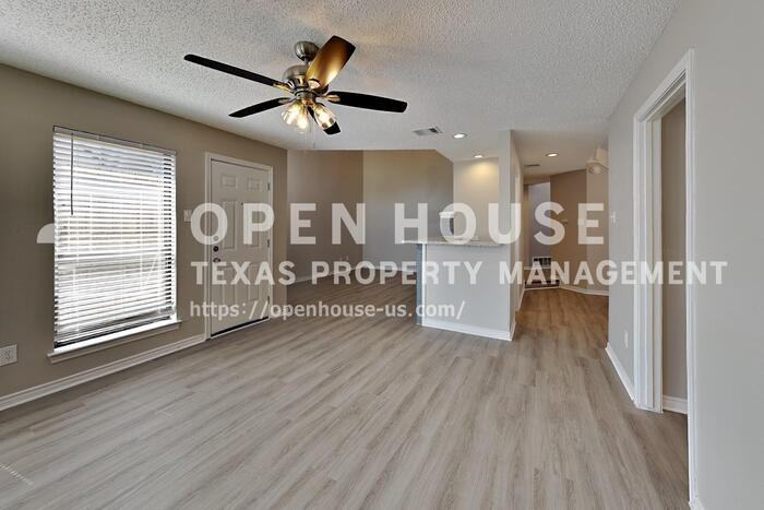 2104 Rose Cliff Ln - Photo 5 of 21