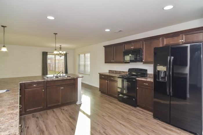 111 Winstead Cir - Photo 6 of 10