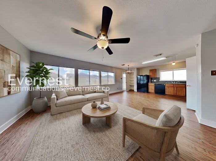 1043 Grassy View Dr - Photo 2 of 28