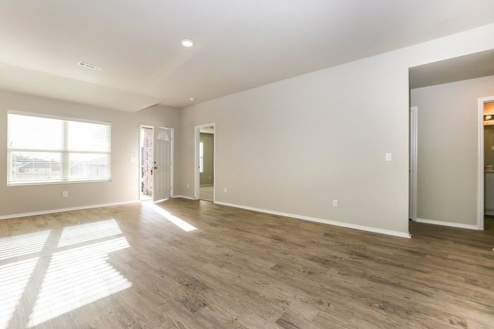 1056 Huntington Dr - Photo 3 of 11