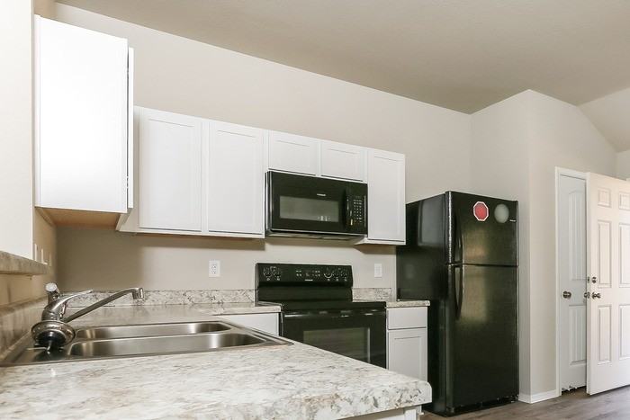 1056 Huntington Dr - Photo 4 of 11