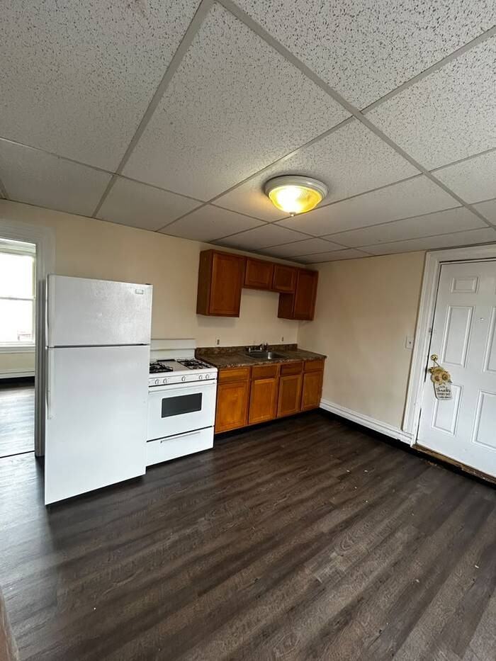 957 5th Ave #957 - Photo 4 of 11
