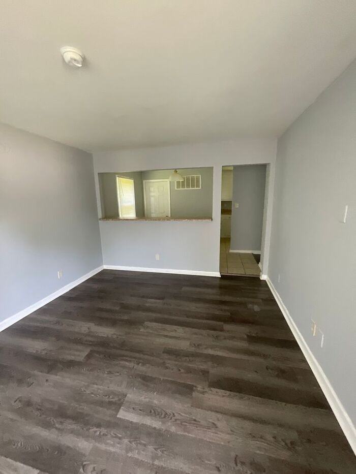 243 Edison Ave - Photo 3 of 20