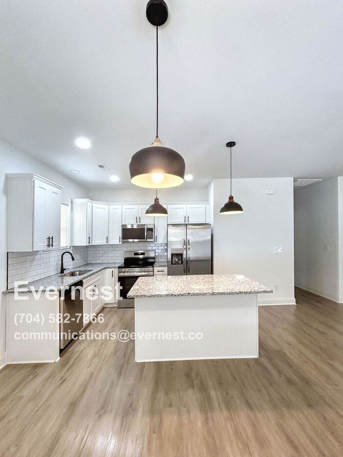 411 S Spargo St - Photo 4 of 20