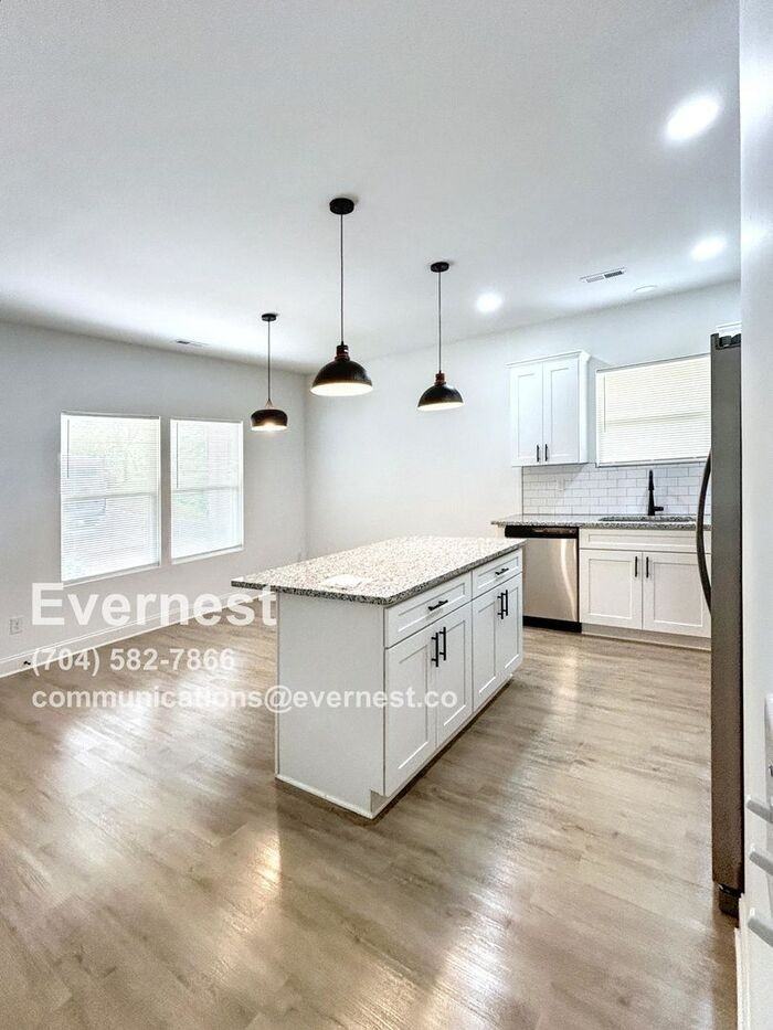411 S Spargo St - Photo 5 of 20