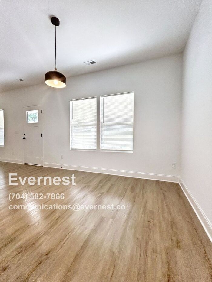 411 S Spargo St - Photo 7 of 20