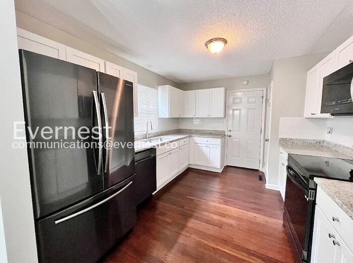 400 Wilcrest Dr - Photo 6 of 28