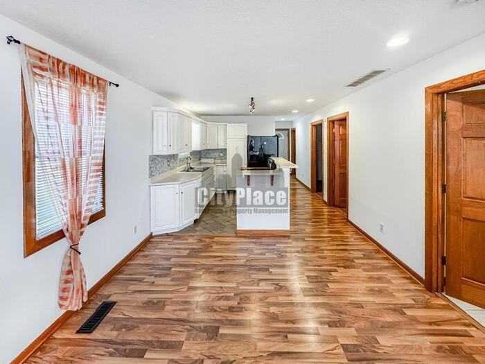 942 Fayette St - Photo 7 of 21