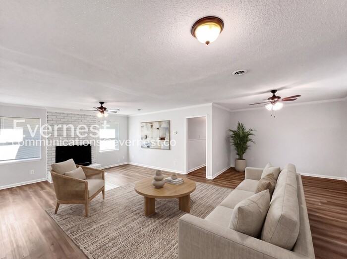 8250 Chesterfield Dr - Photo 3 of 17
