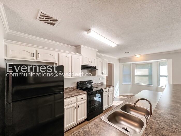 8250 Chesterfield Dr - Photo 5 of 17