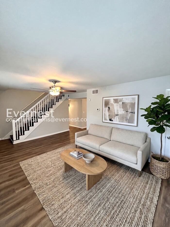 208 Glenrose Ct - Photo 3 of 17