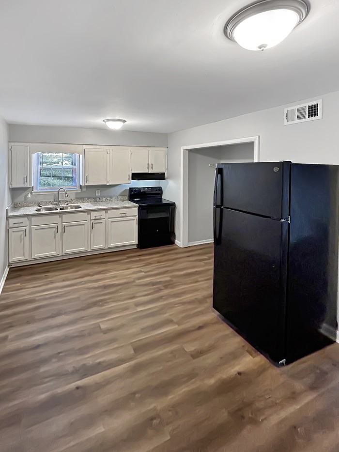 208 Glenrose Ct - Photo 5 of 17