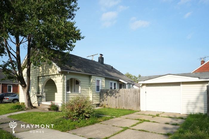 18714 Mohawk Ave - Photo 2 of 3