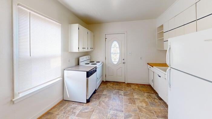 216 Hill St - Photo 2 of 13