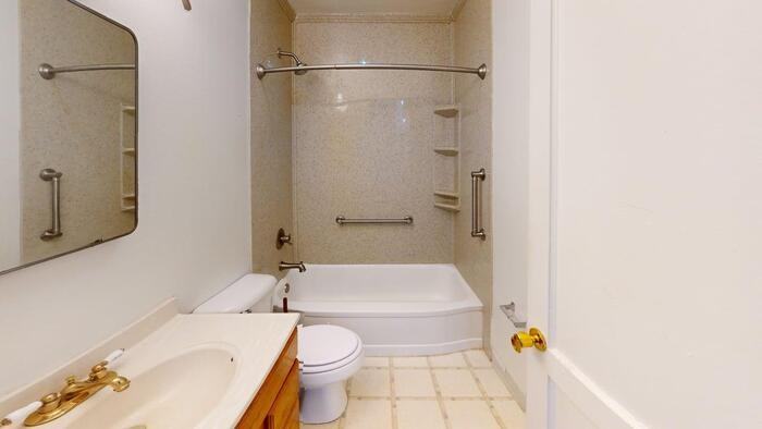 216 Hill St - Photo 3 of 13