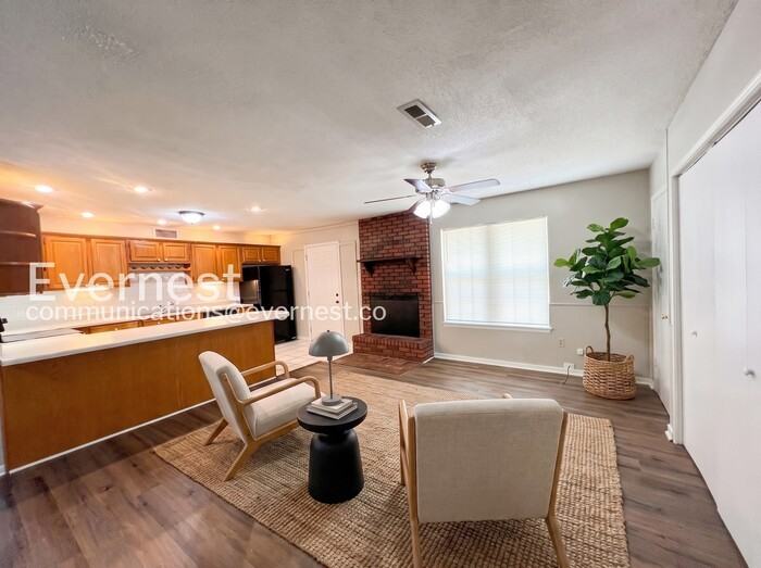 6375 Greenbriar Dr - Photo 4 of 15