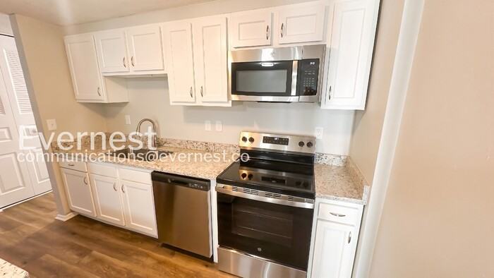 2865 Chatsworth Way - Photo 4 of 21