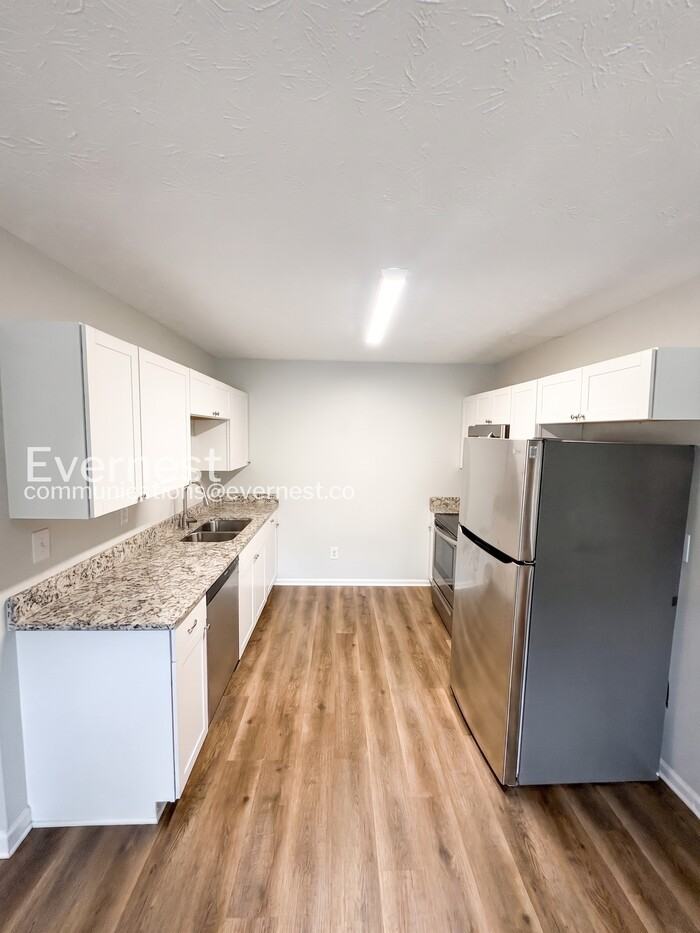 908 Castle Ct - Photo 4 of 22