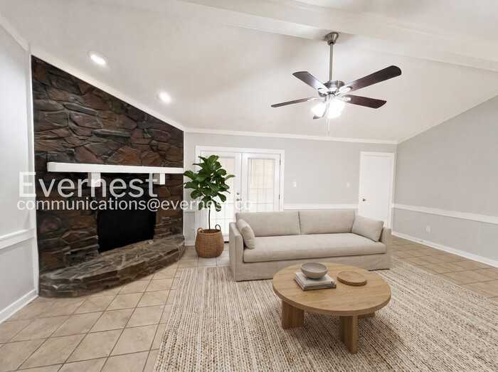 7275 Cedardale Rd - Photo 3 of 14