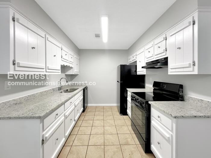 7275 Cedardale Rd - Photo 5 of 14