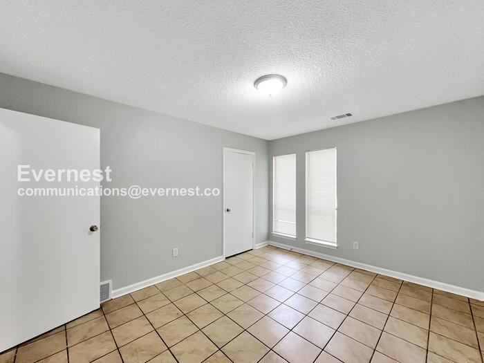 7275 Cedardale Rd - Photo 7 of 14