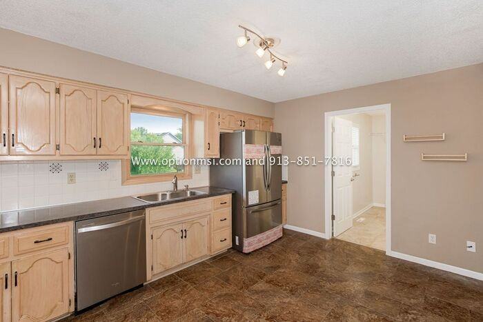 916 Nw 62nd Ter - Photo 6 of 30