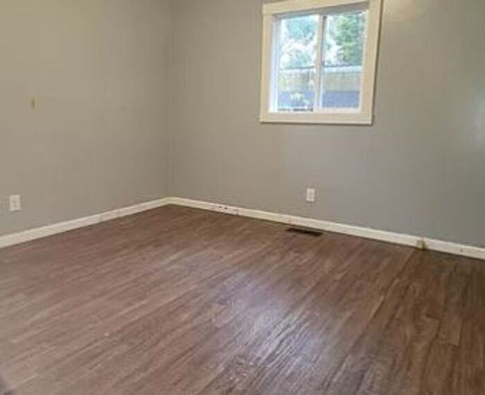 5283 N 14th St - Photo 5 of 10