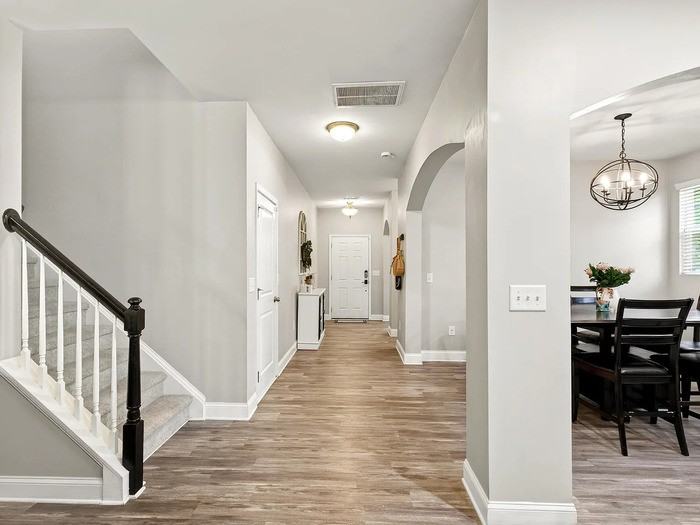 113 Lyonshall St - Photo 4 of 41